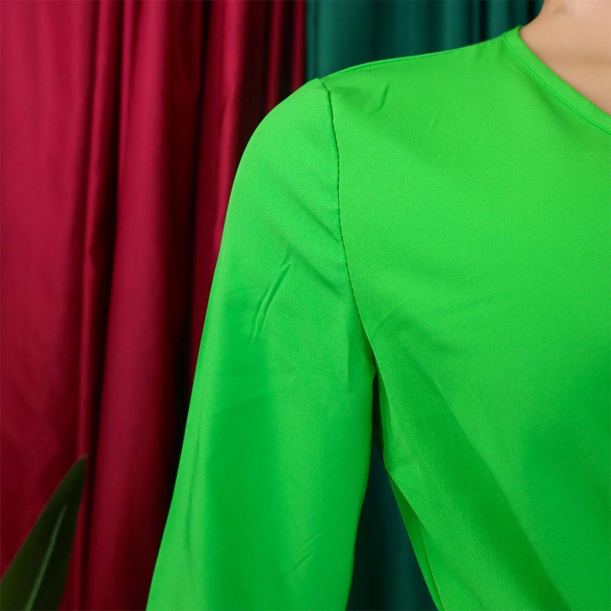 SOLID COLOR V-NECK LONG SLEEVE PLEATED SKIRT DRESS_CWDSD6145