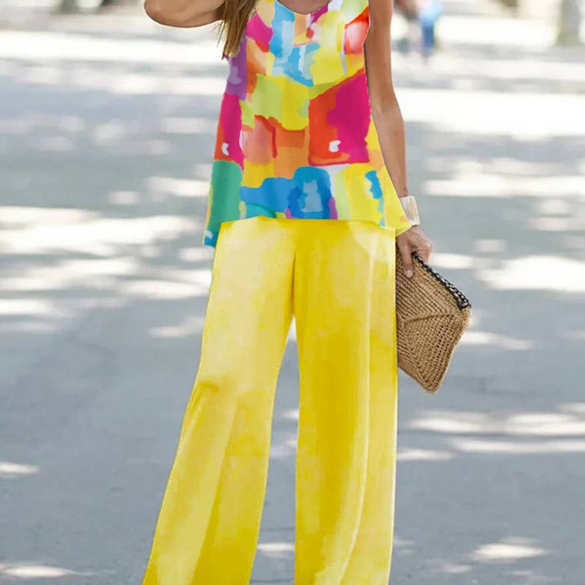 Stylish crew-neck tank top wide-leg pant suit