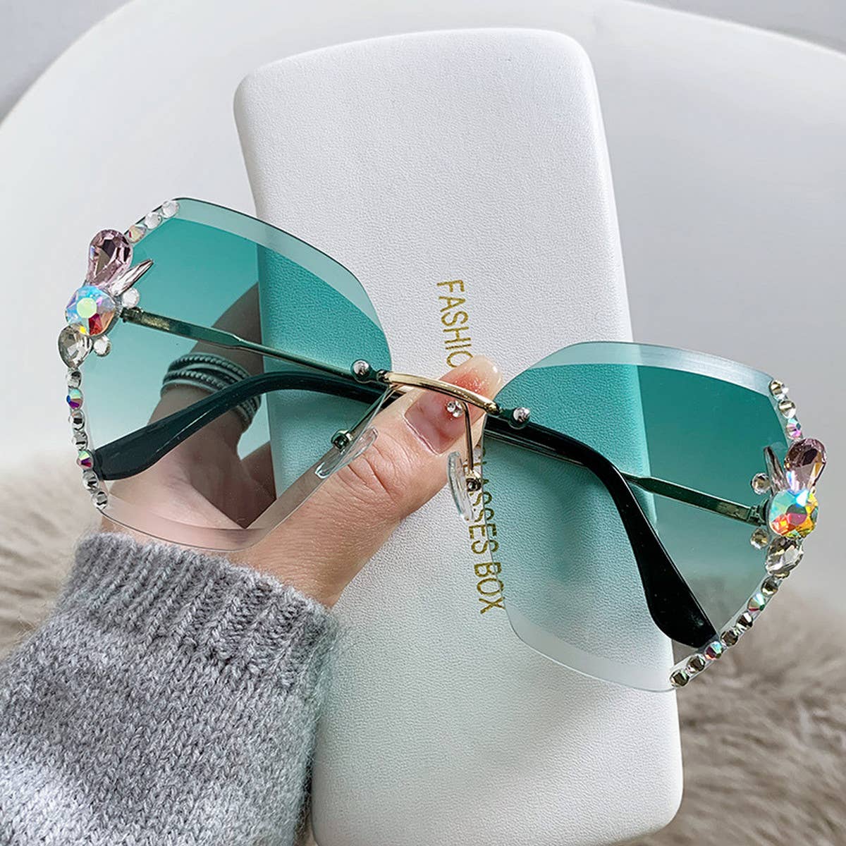 WOMEN FASHION RHINESTONE SUNGLASSES