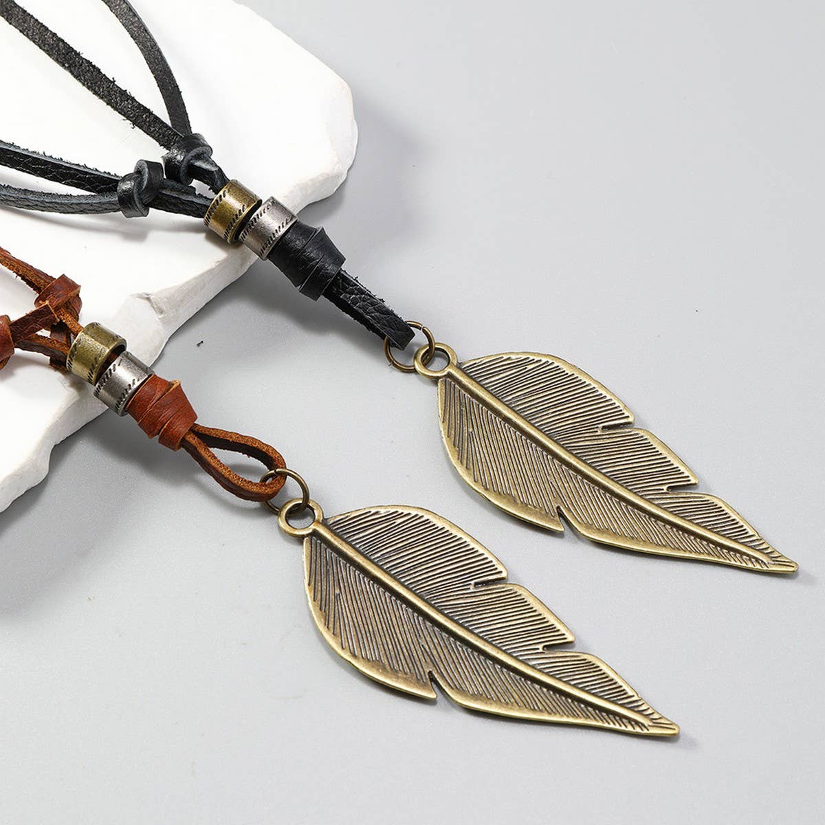 VINTAGE LEAF PENDANT COWHIDE NECKLACE