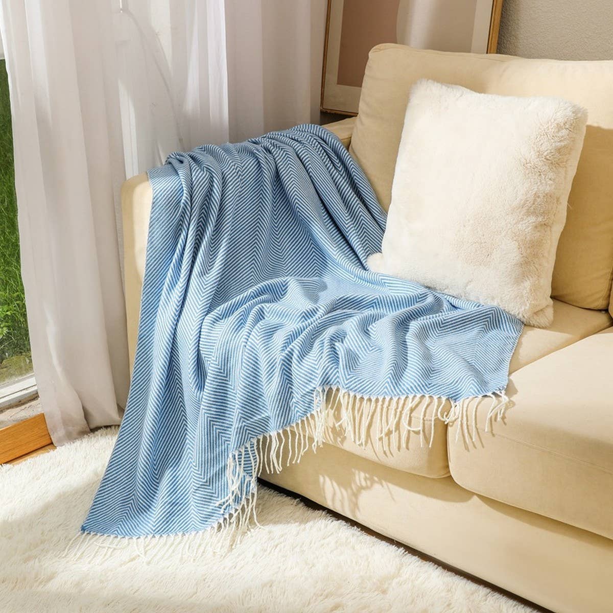 LIGHTWEIGHT COZY WOVEN BLANKET WITH TASSELS