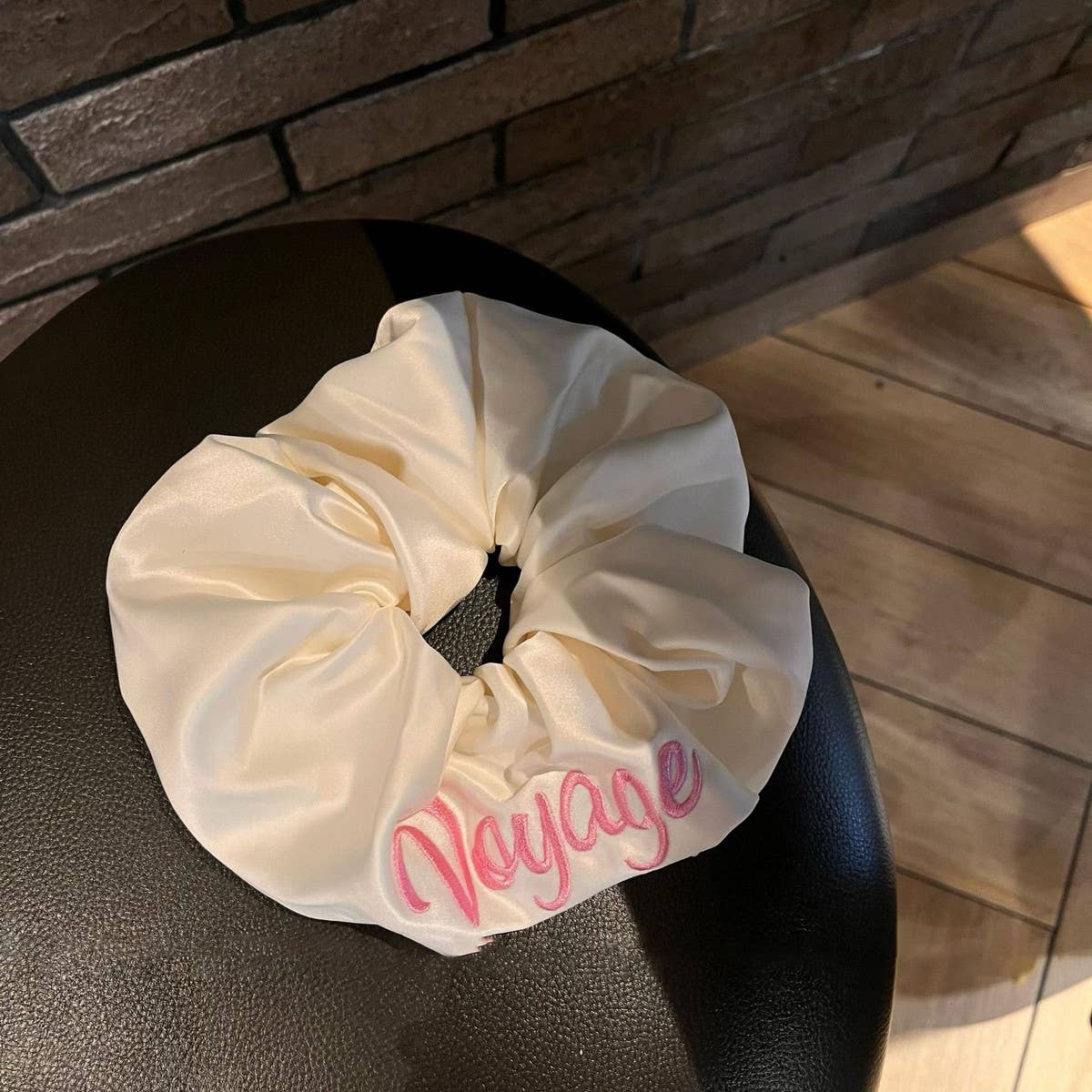 SIMPLE EMBROIDERED LETTER SATIN HEADBAND_CWAHA3700