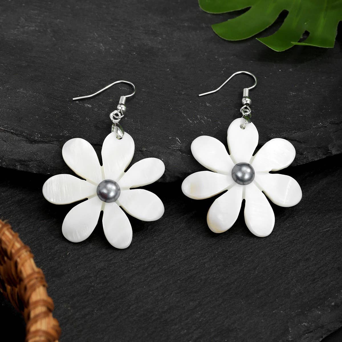 NEW FASHION ACRYLIC FLOWER WHITE SHELL EARRINGS
