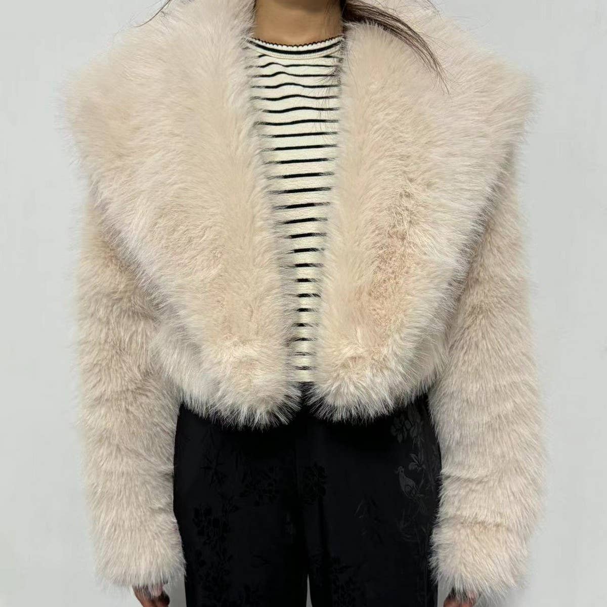 Women??¢s Short Faux Fur Jacket Long Sleeve Chic_CWMM9130