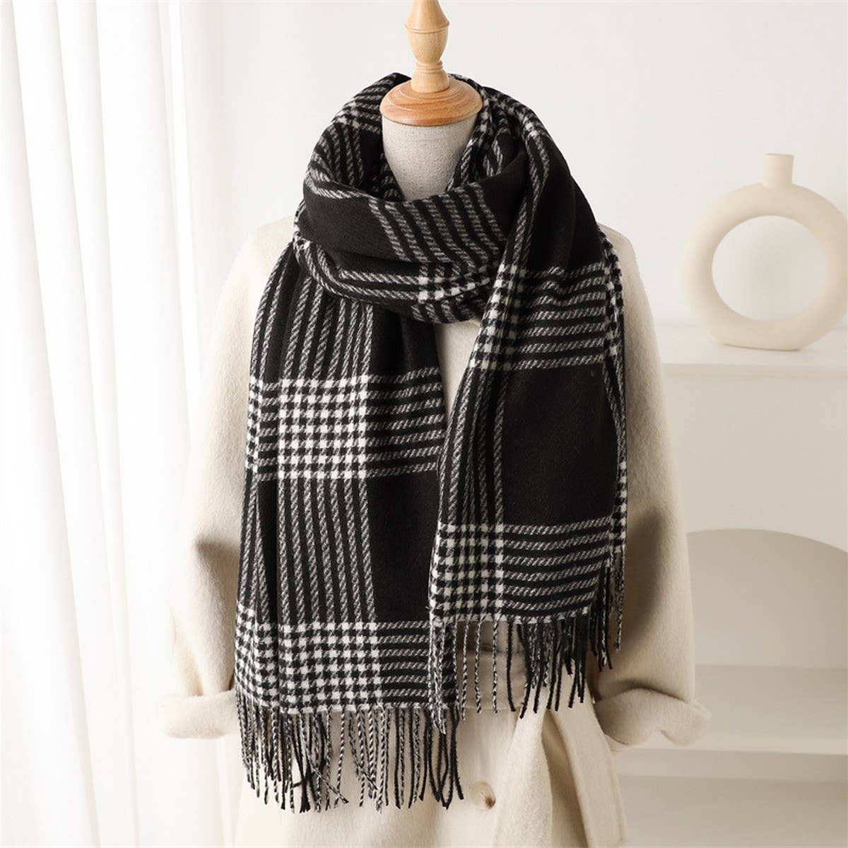 Warm Retro Grid Scarf Shawl for Winter Look
