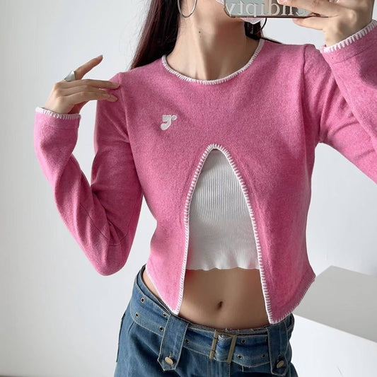 HOTTIE FOLDS IN A SLIM-FIT SHORT SWEATER