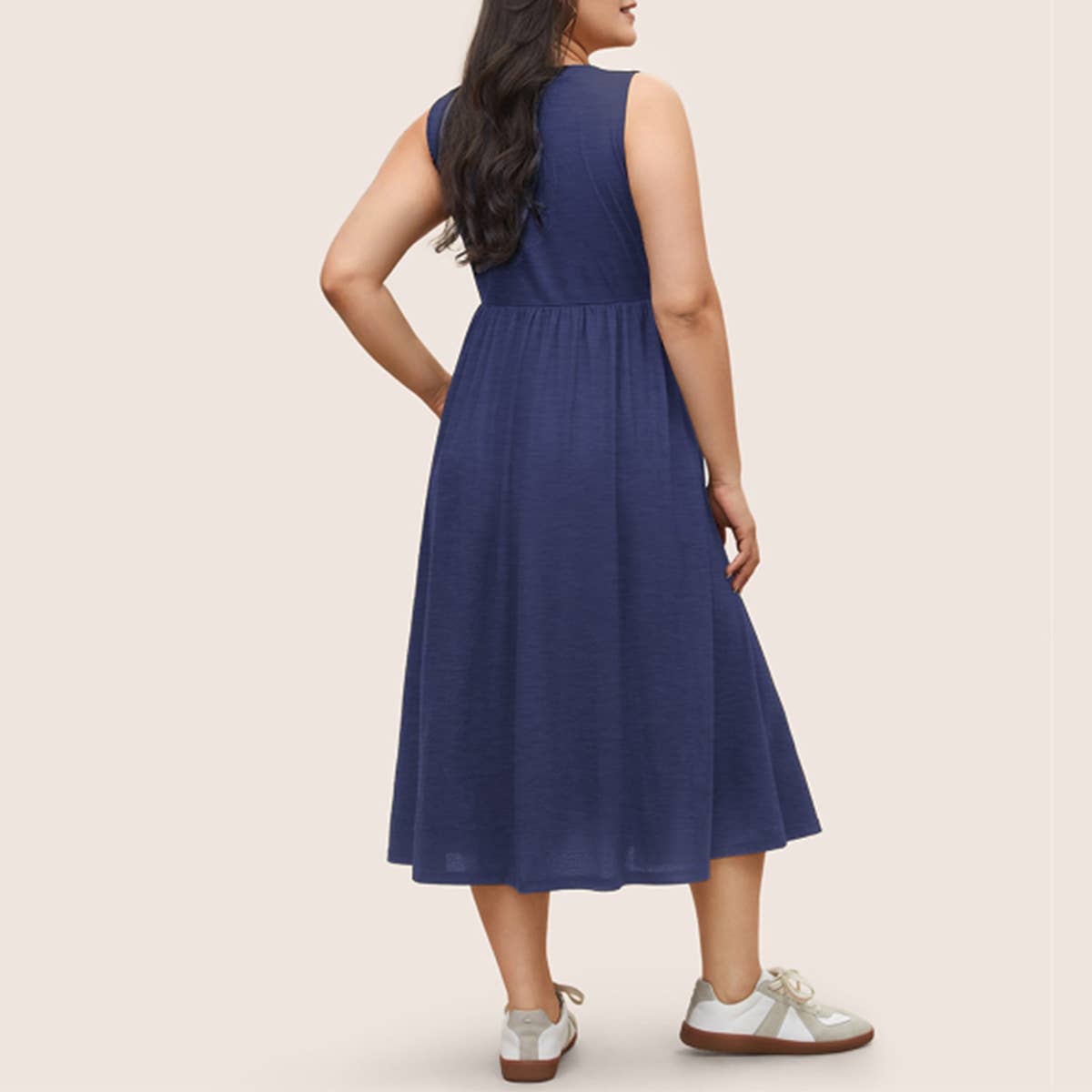 Elegant Midi Dress ? Minimalist & Chic Style