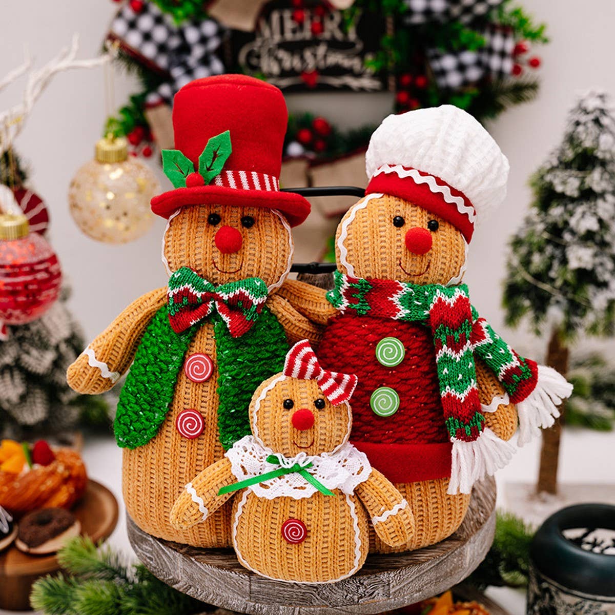 CWMM10296_CHRISTMAS GINGERBREAD FAMILY FIGURINE DECOR