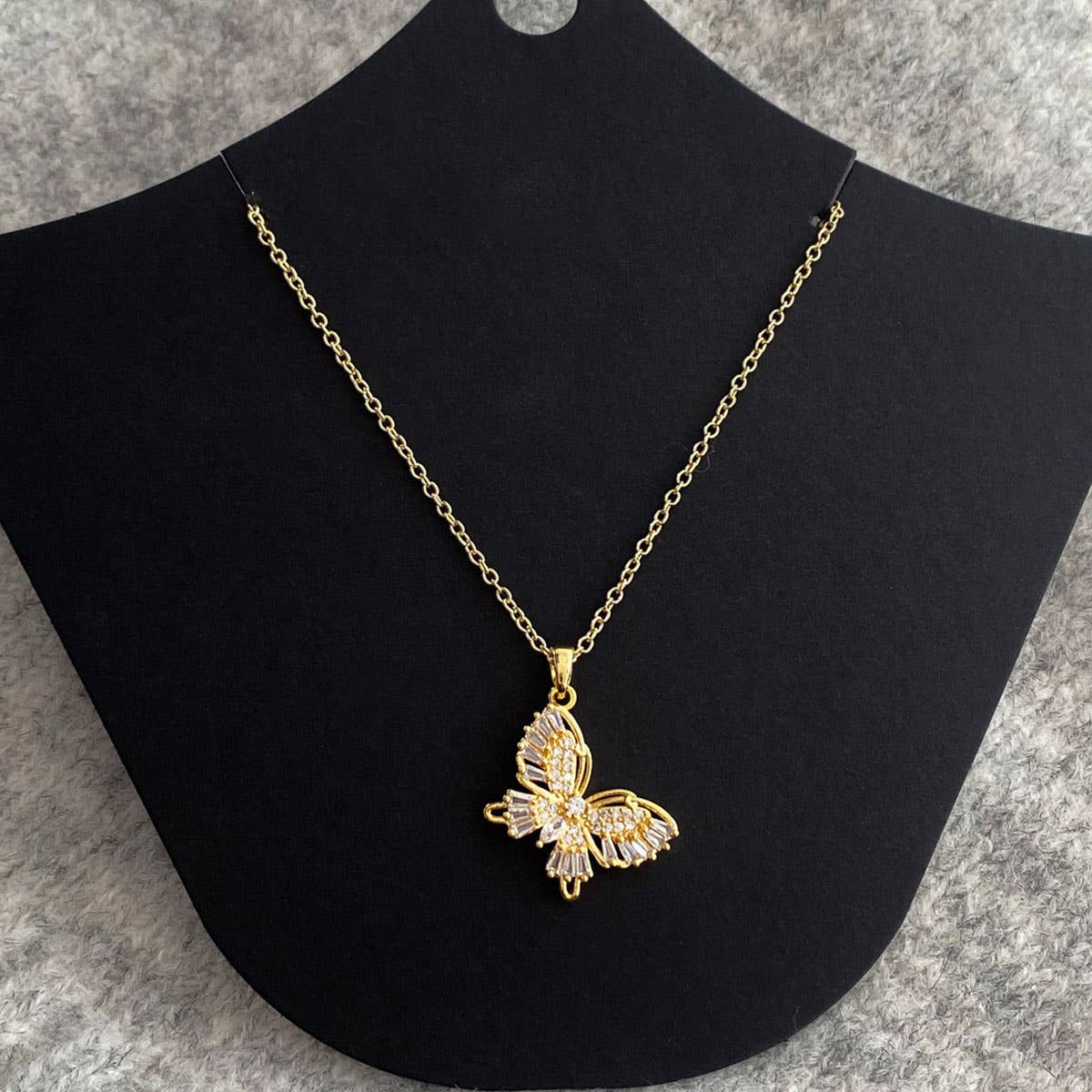WOMEN'S GOLD DIAMOND BUTTERFLY CLAVICLE NECKLACE