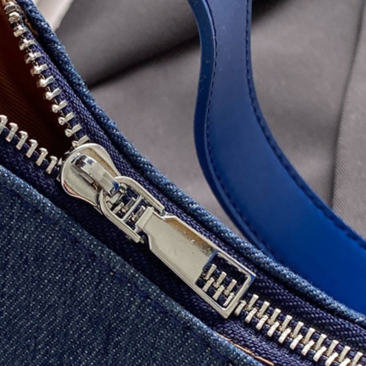 WOMEN HEART RHINESTONE ARMPIT BAG_CWAB1593