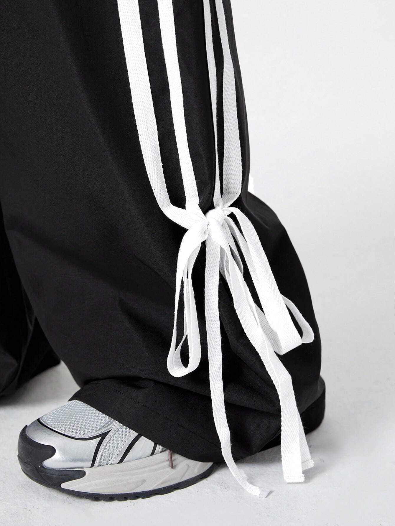 Slim, high-waisted, wide-legged trousers