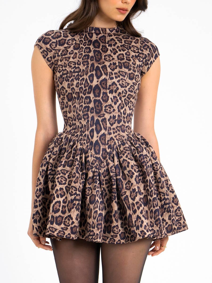 Backless round neck leopard print pleated dress