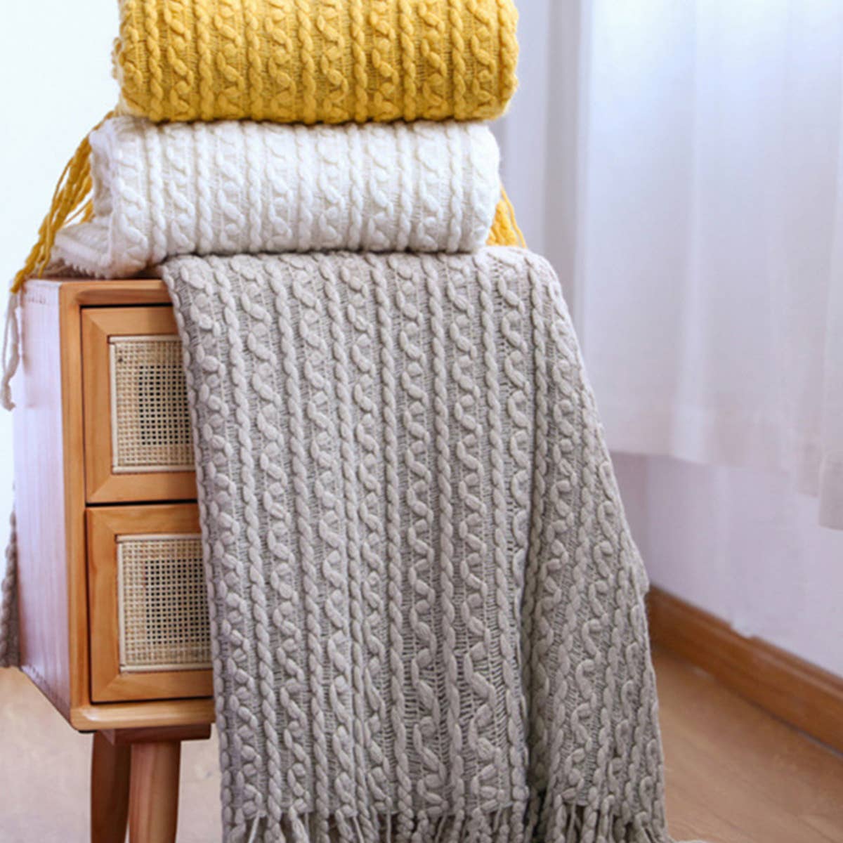LIGHTWEIGHT SOFT AND COMFORTABLE KNITTING BLANKET