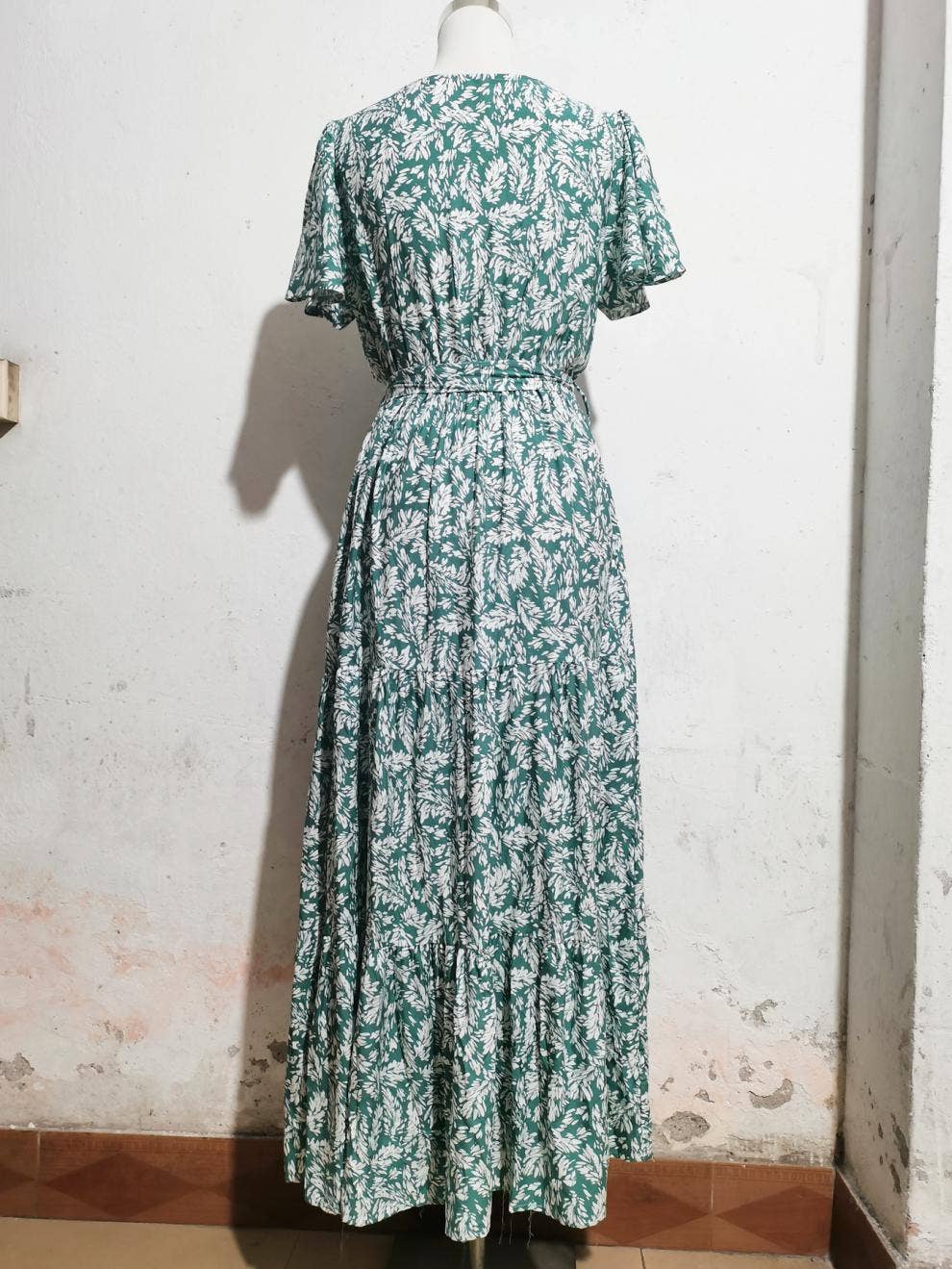 V-neck short-sleeved dress with bow lace-up waist