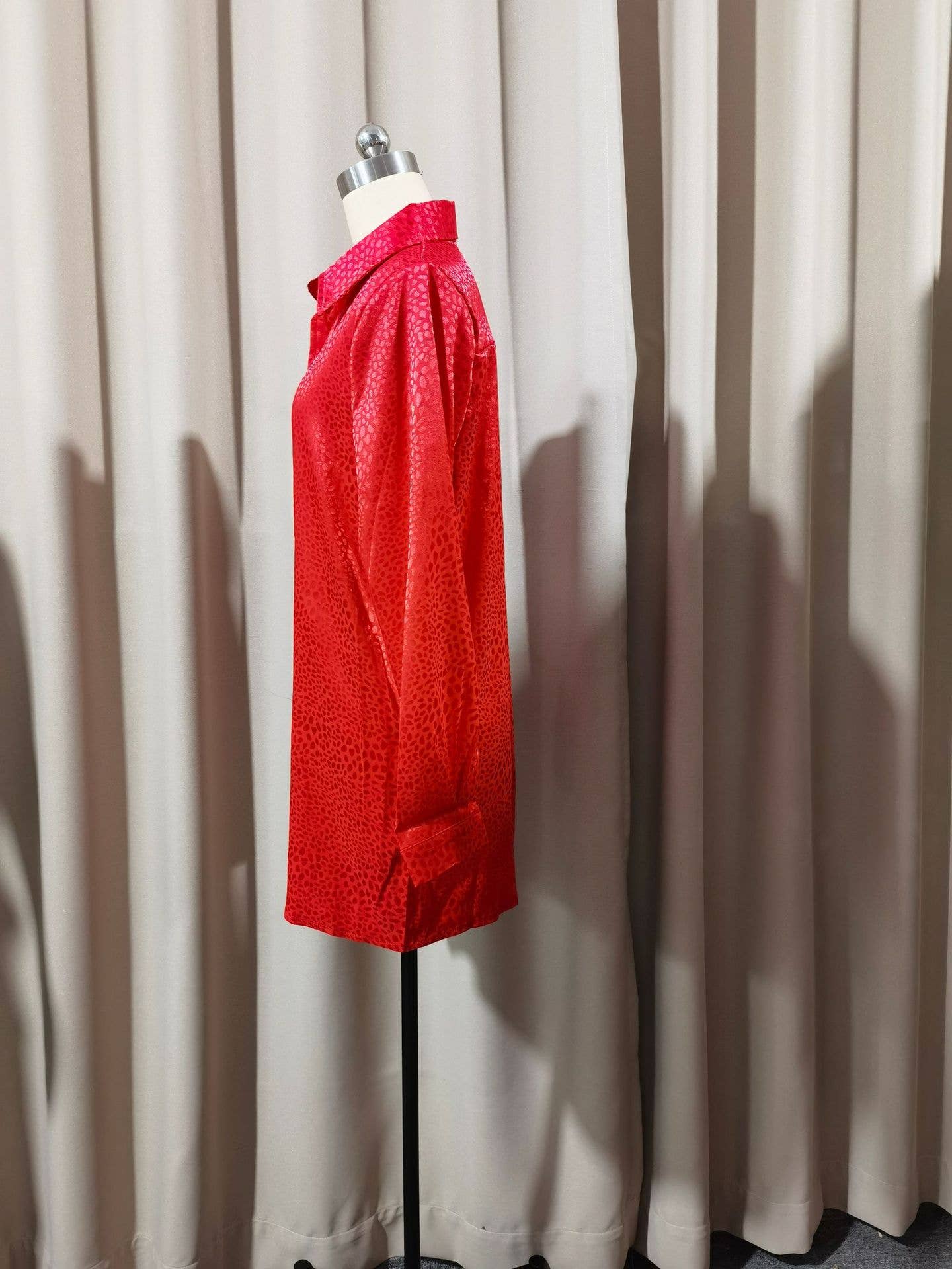 Elegant satin gravel pattern long-sleeved shirt