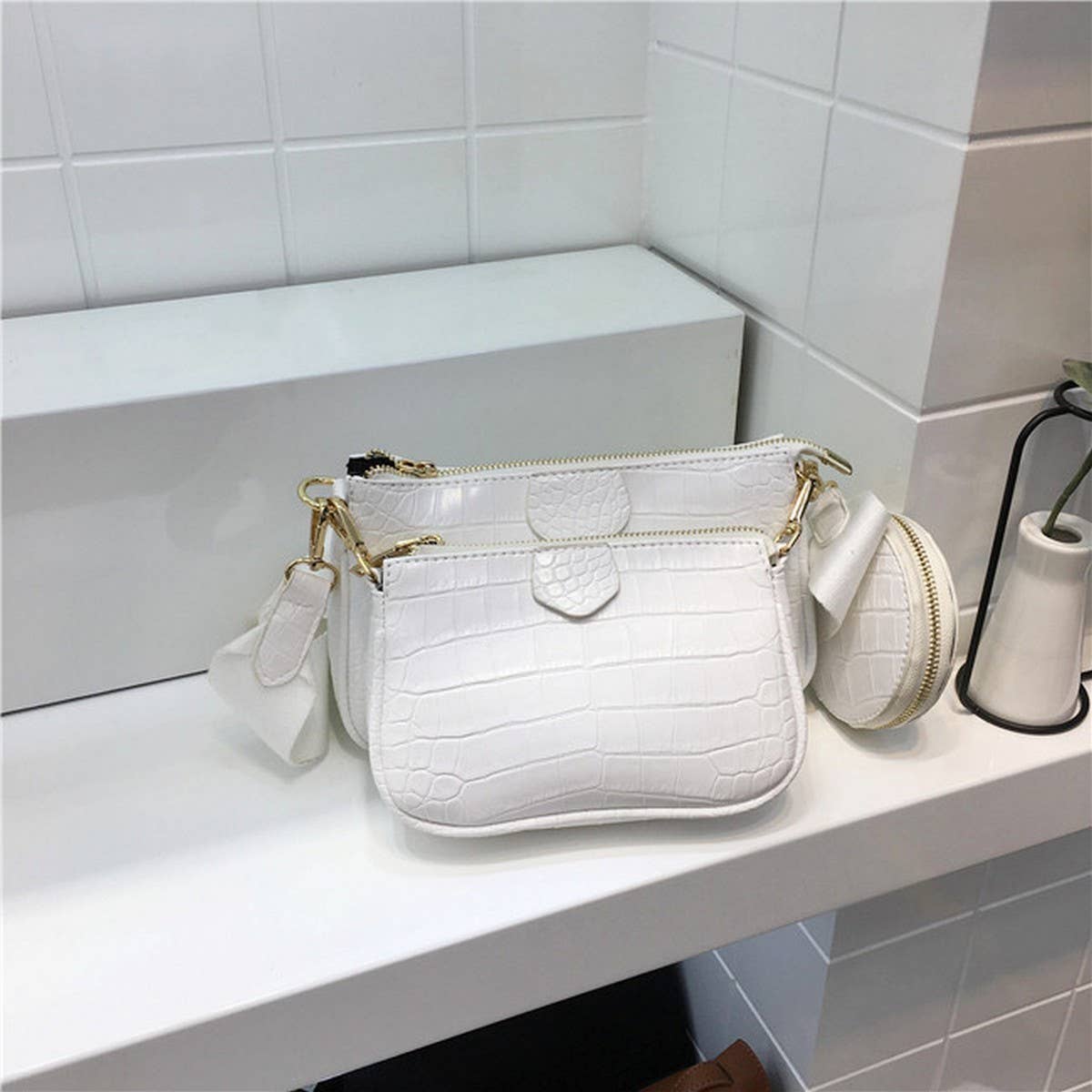 CROCODILE PATTERN ZERO WALLET SHOULDER BAG_CWAB1392