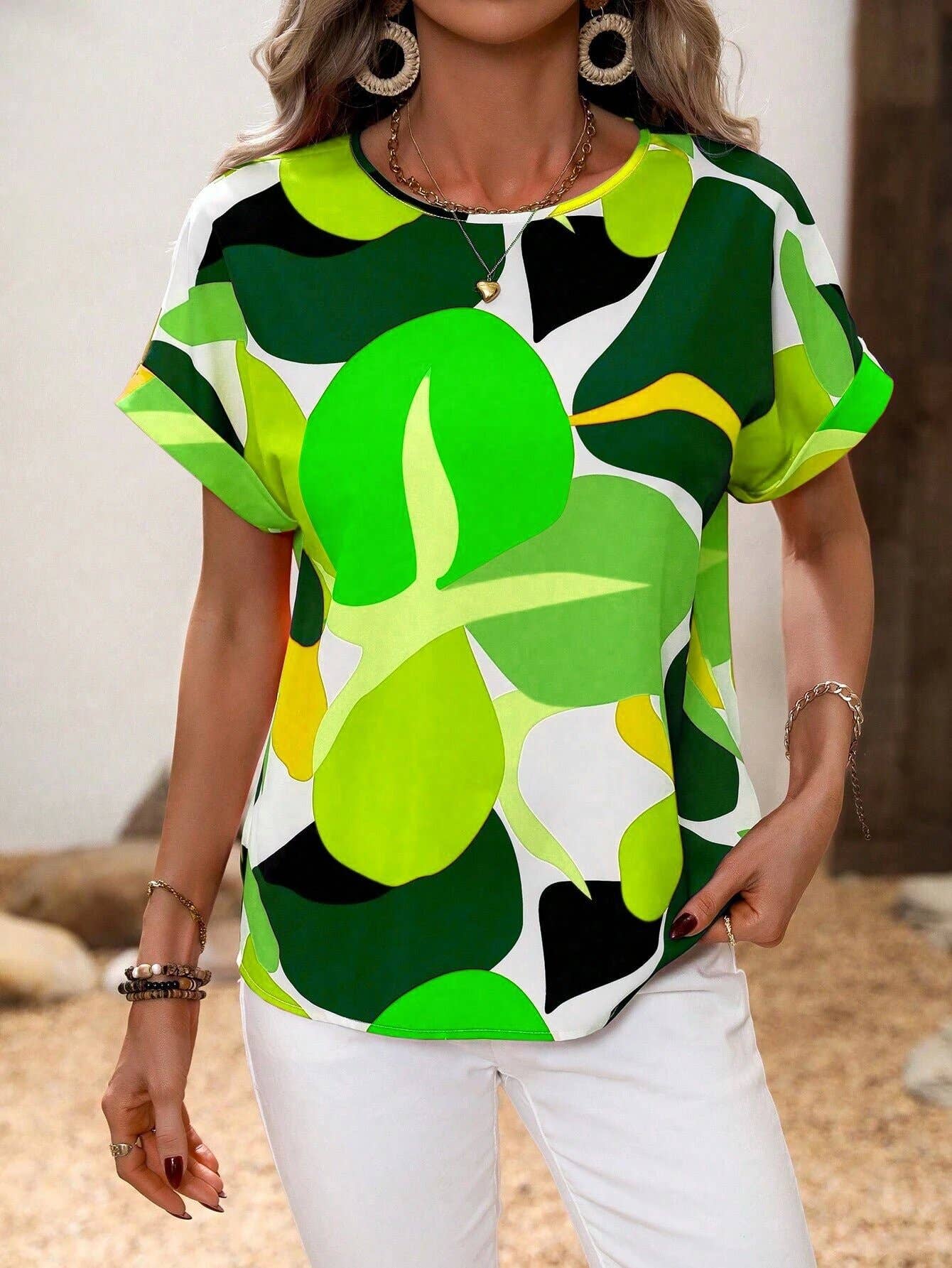 Stylish printed U-neck short-sleeved top