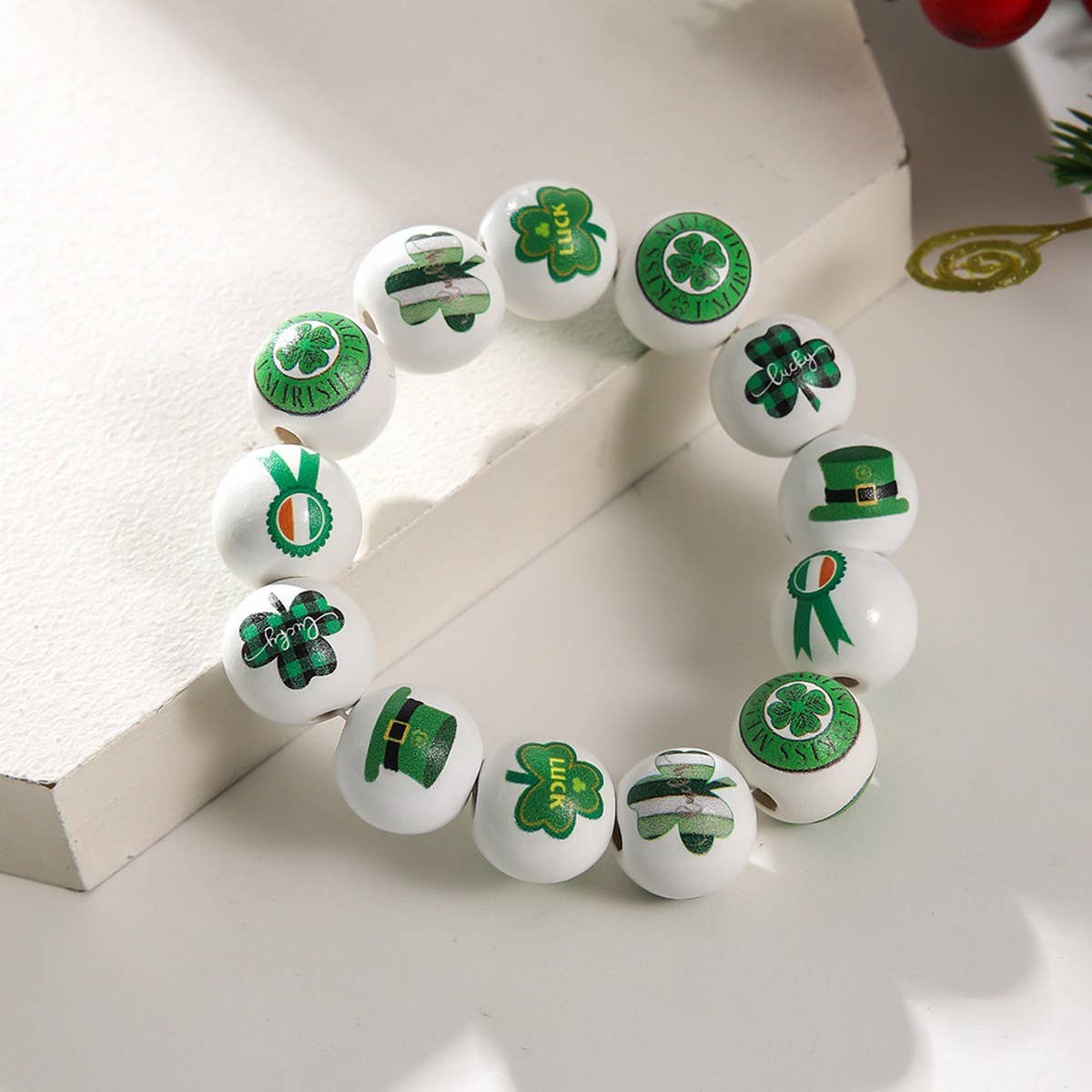 ST. PATRICK'S DAY WHITE WOOD BEAD BRACELET SET_CWMM3505