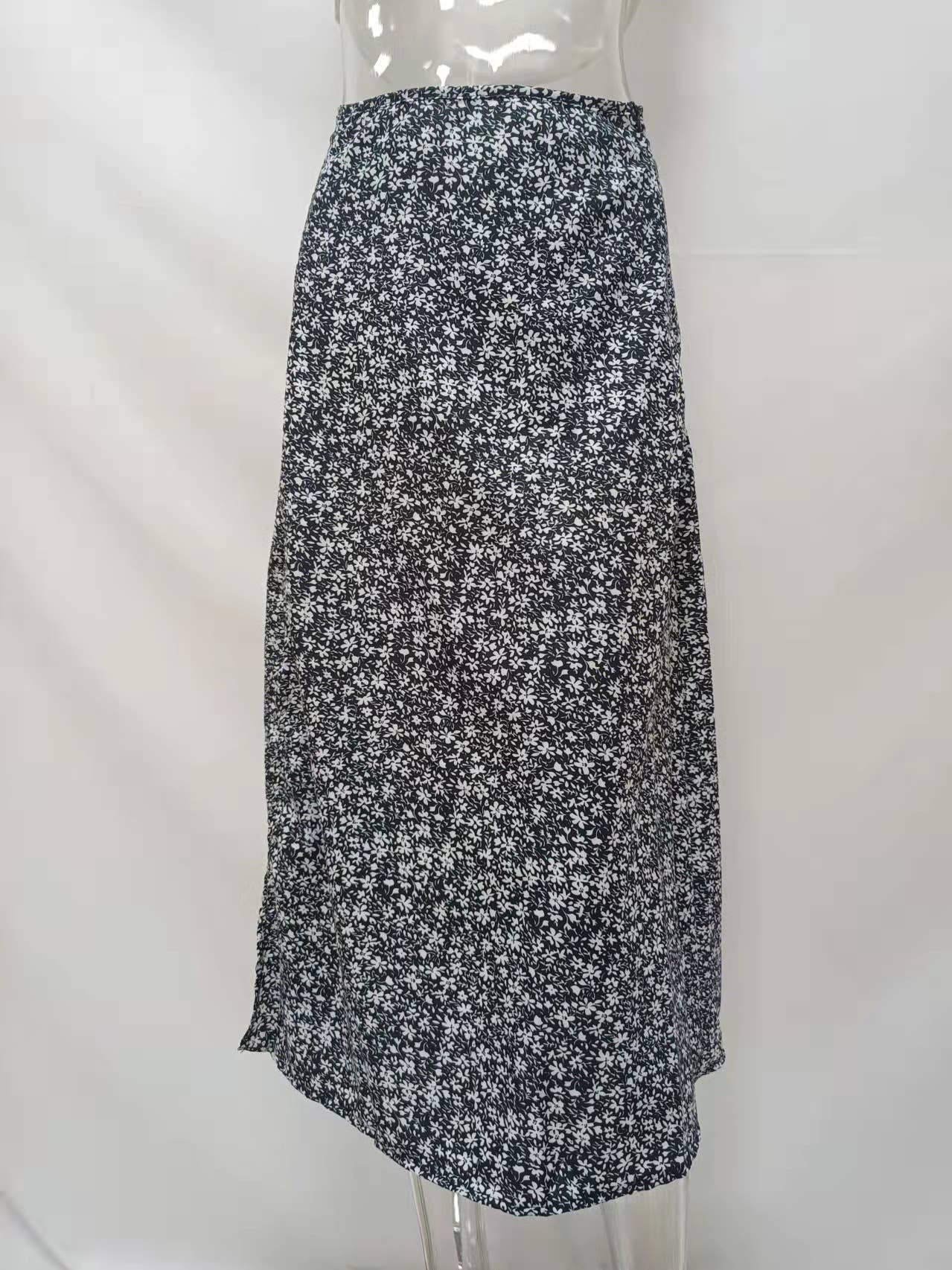 High-slit A-line body-hugging mid-waist skirt