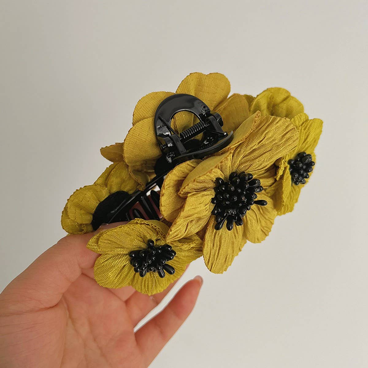 RETRO THREE-DIMENSIONAL FLOWER HAIRPINS_CWAHA1200