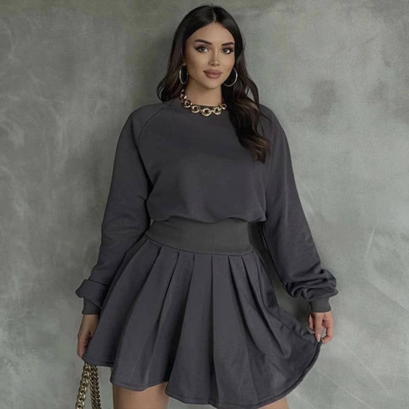 Long-sleeved sweatshirt and pleated skirt set