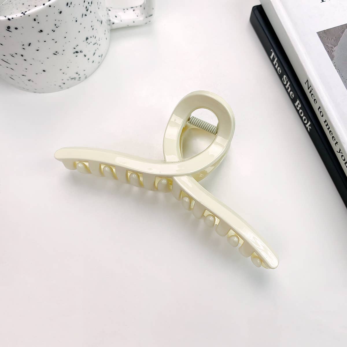 Arc-shaped semi-circular transparent gripper