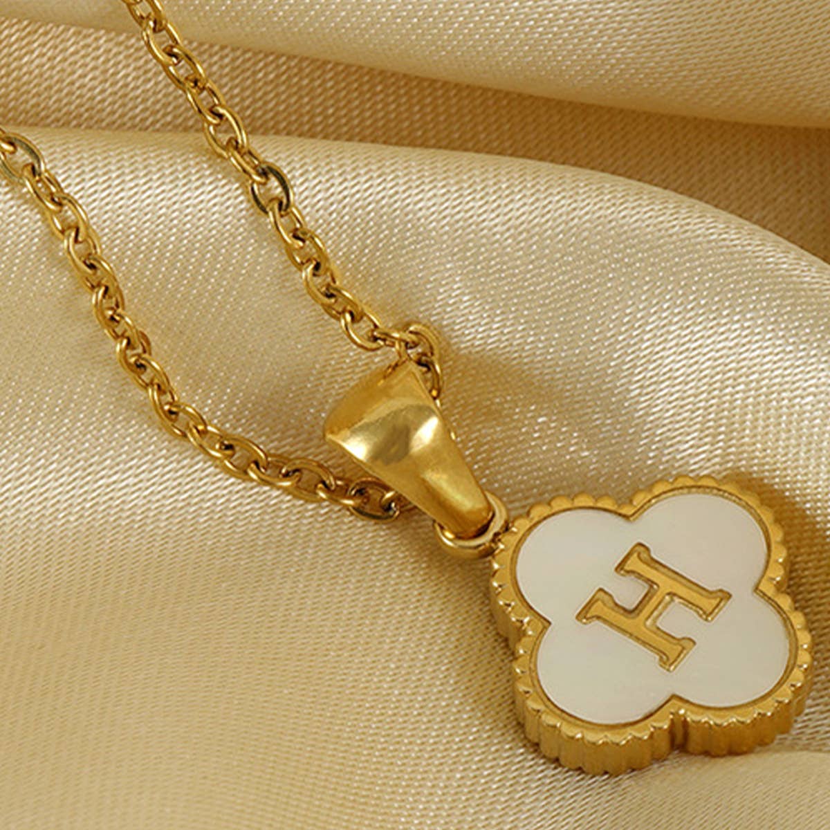 FOUR LEAF CLOVER 26 LETTER SHELL PENDANT NECKLACE