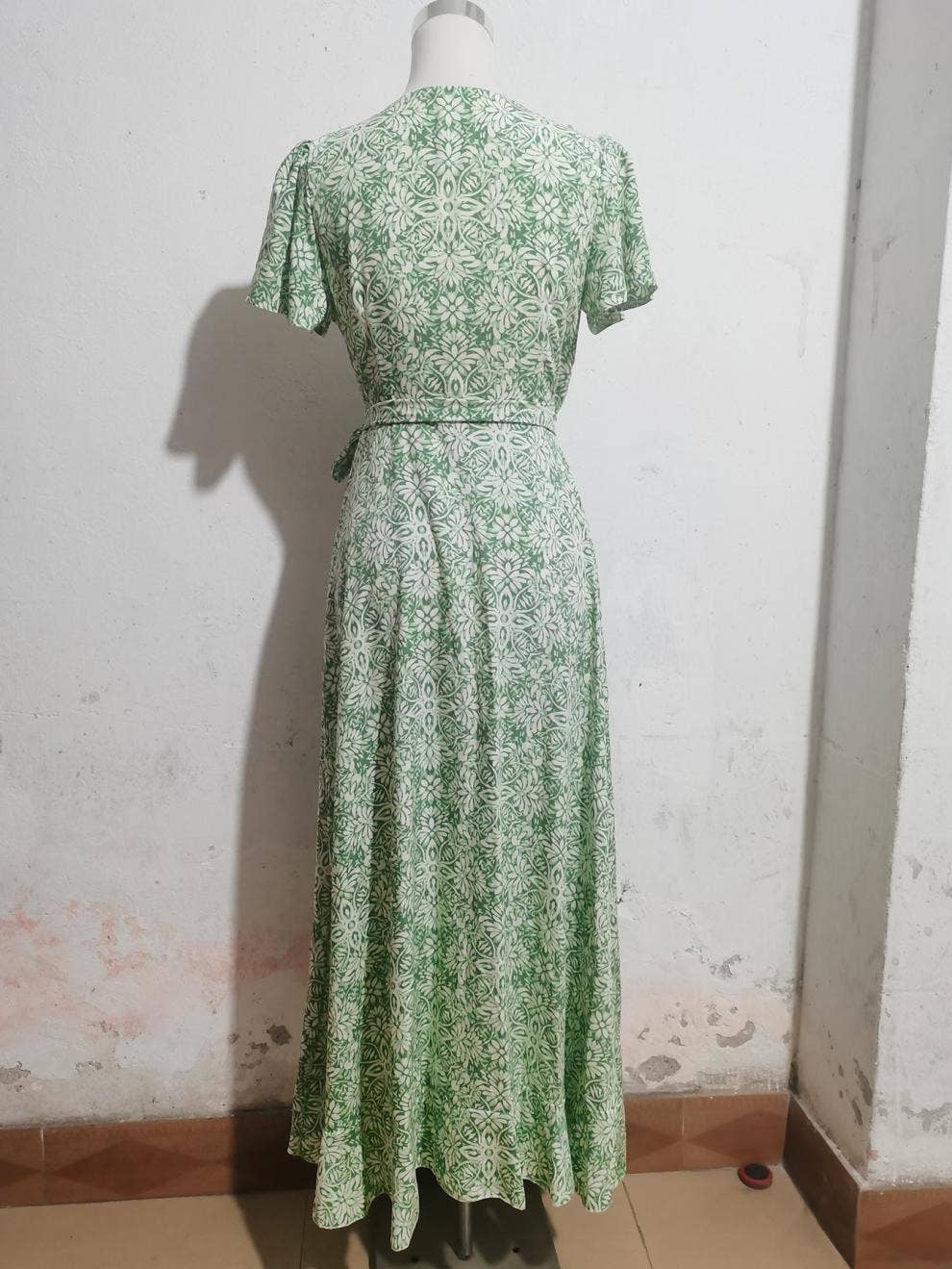 V-neck one-piece lace-up holiday swing dress