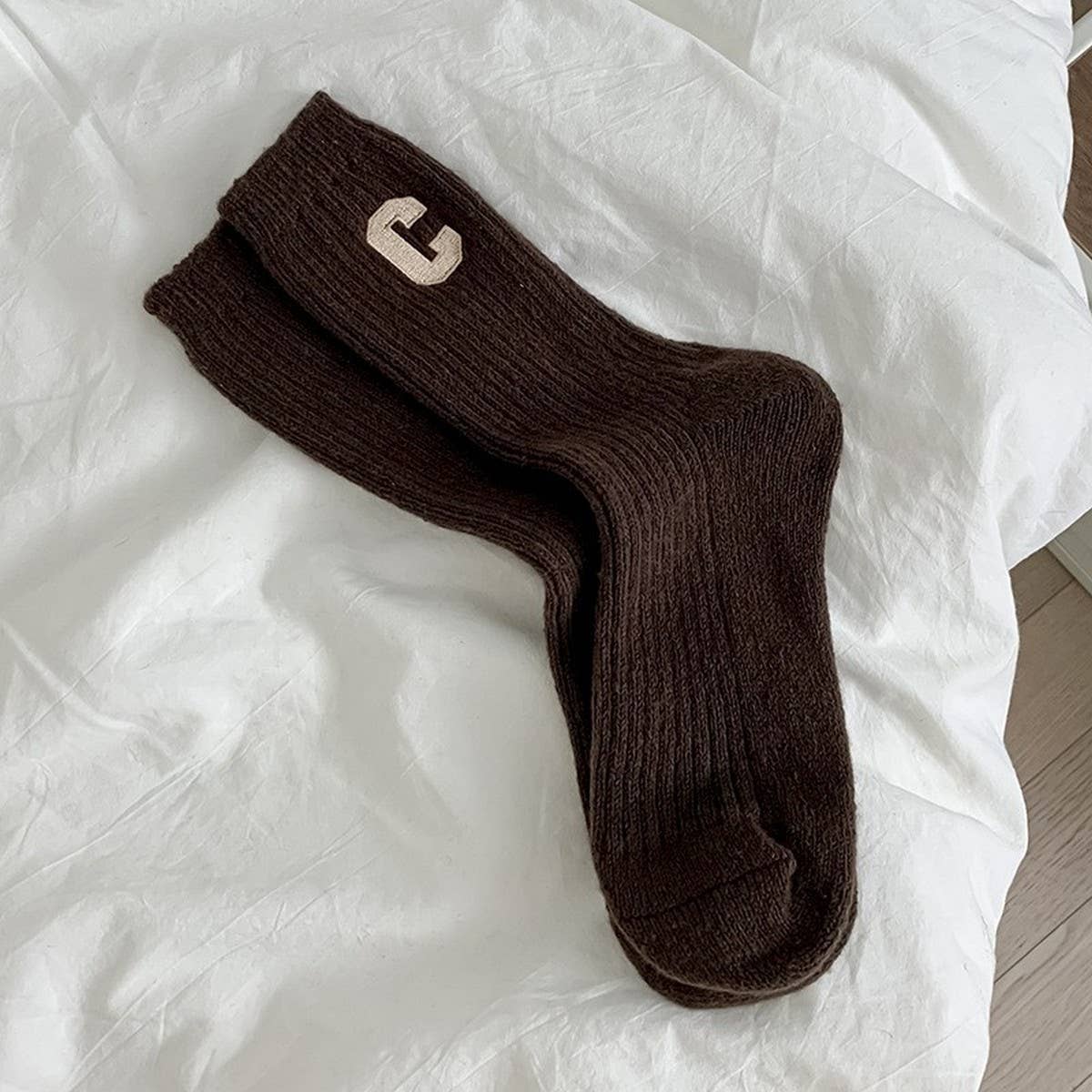 AUTUMN AND WINTER WARM LETTER C MID-TUBE SOCKS_CWMS1055