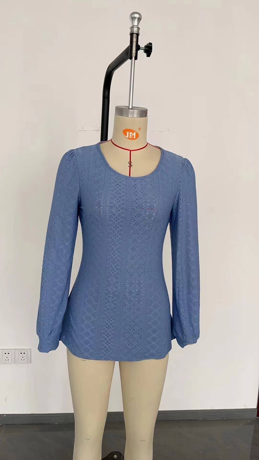 ROUND NECK T-SHIRT WITH HOLES AND PUFFY SLEEVES