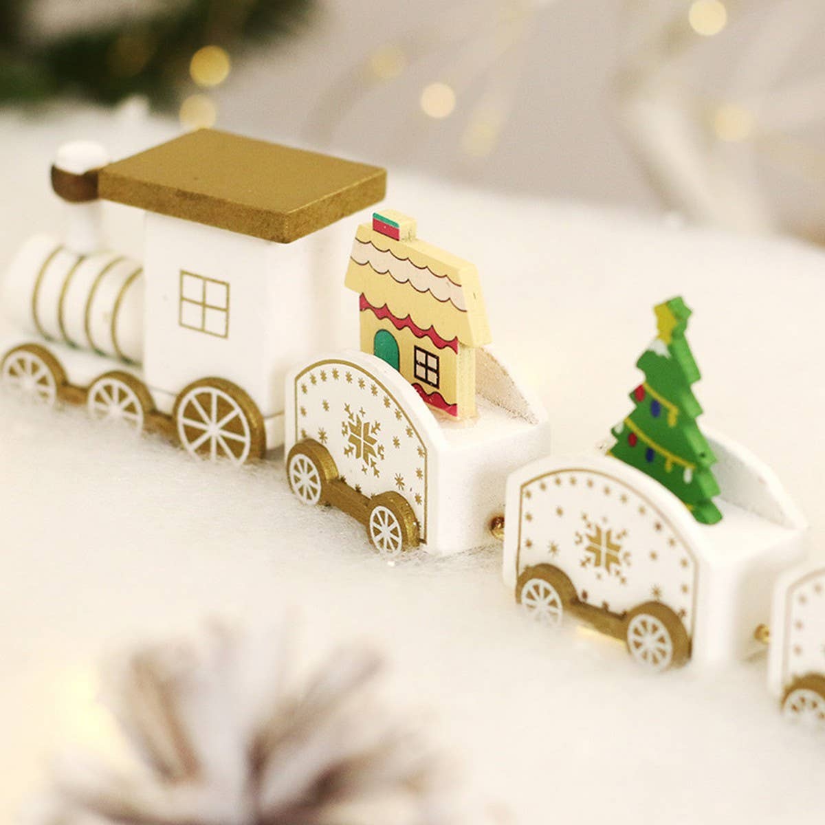 Painted Wooden Train Christmas Table Decor_CWAJE05395
