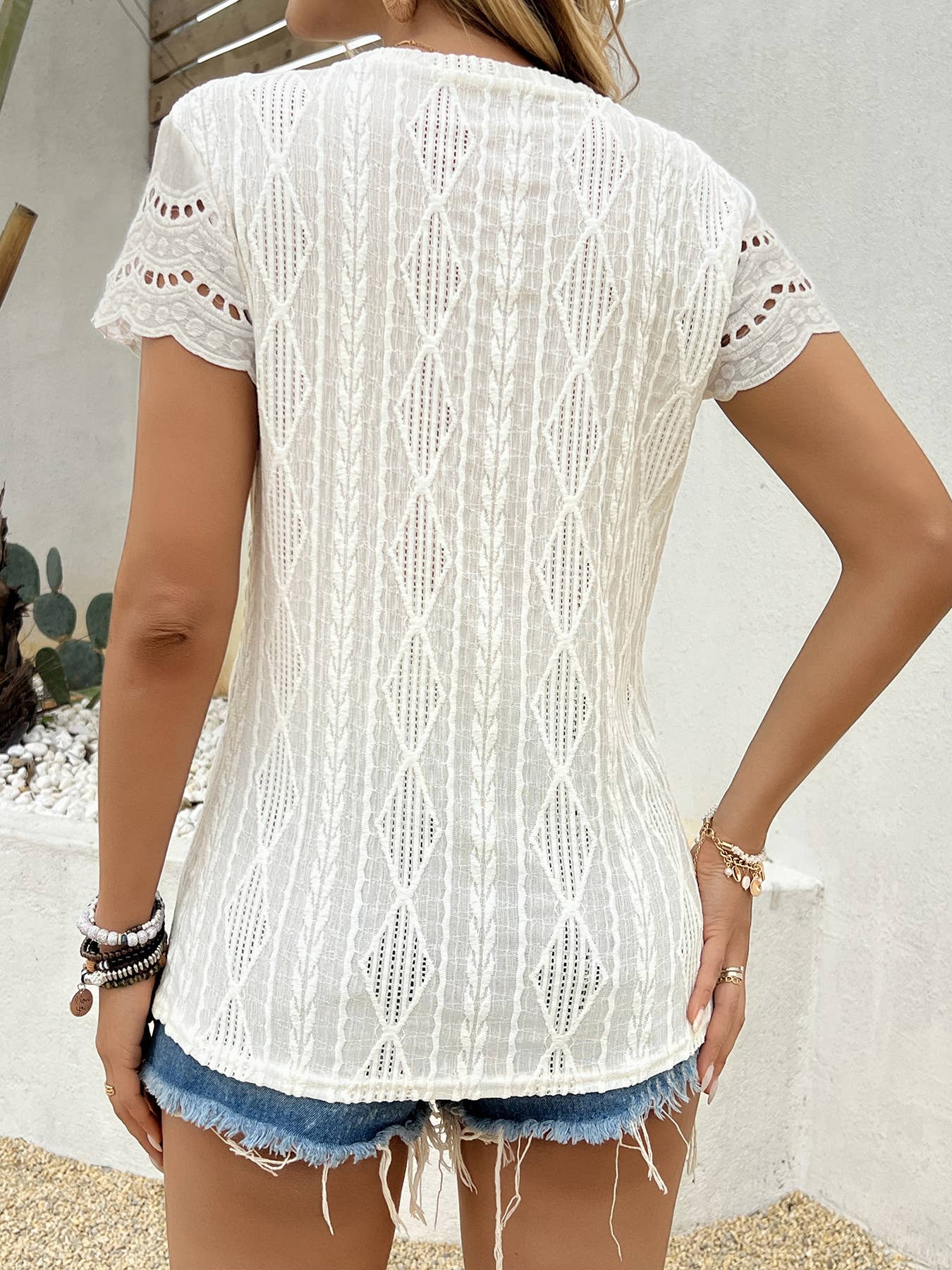 Fashionable round-neck hollowed-out T-shirt