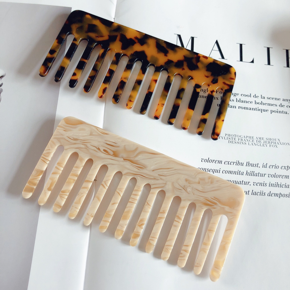 SIMPLE ACETIC ACID ANTI-STATIC HAIR COMB