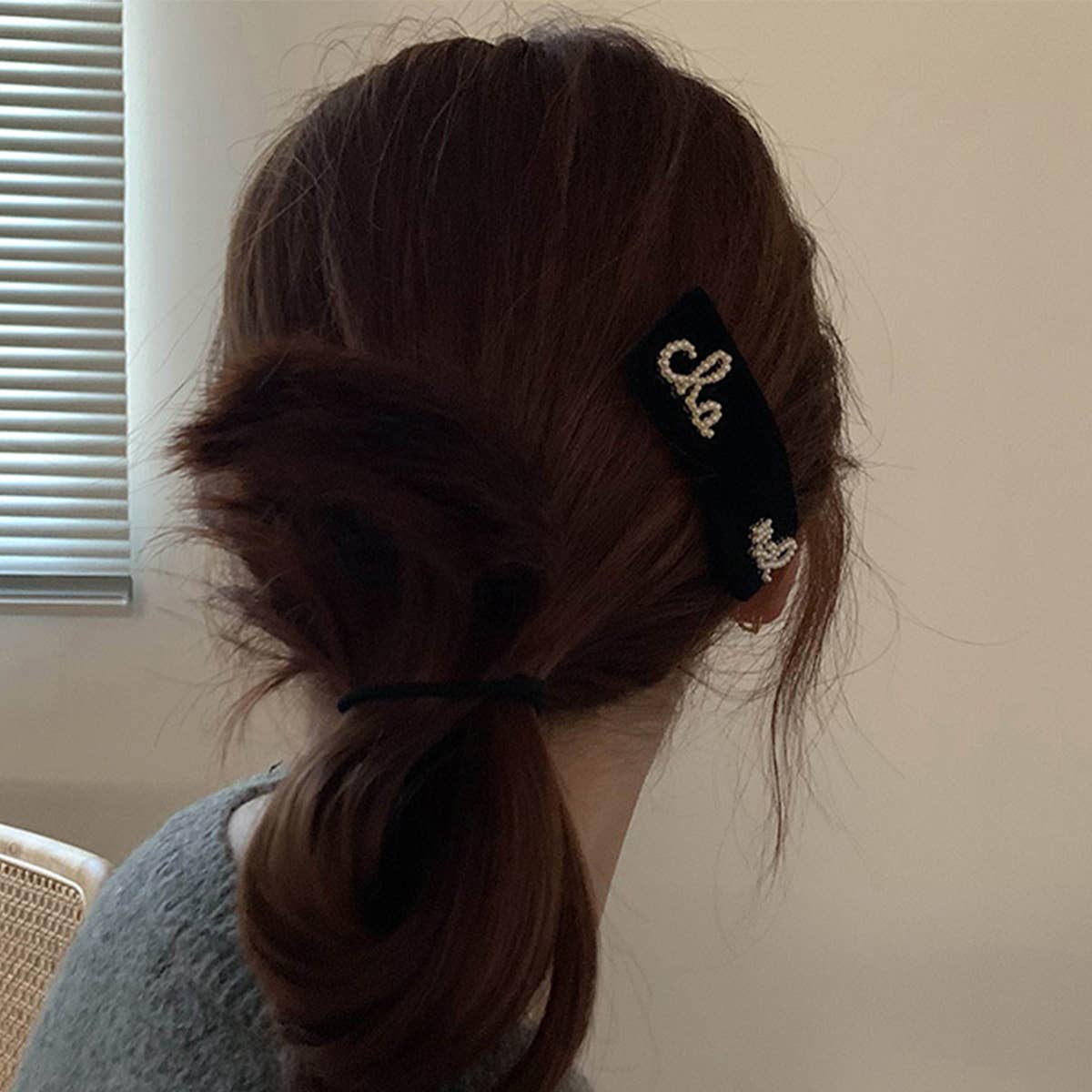 CAMELLIA PEARL BLACK SMALL FRAGRANCE HAIR CLIP