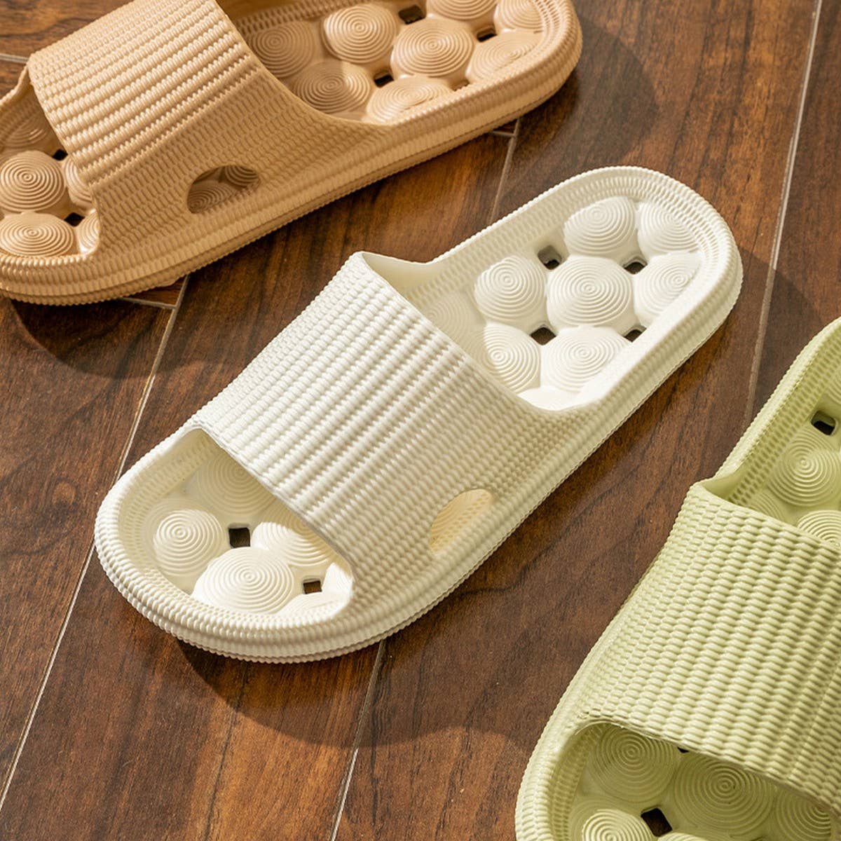 SOFT-SOLED ANTI-SLIP BATHROOM HOLLOW SLIPPERS_CWSHS0685