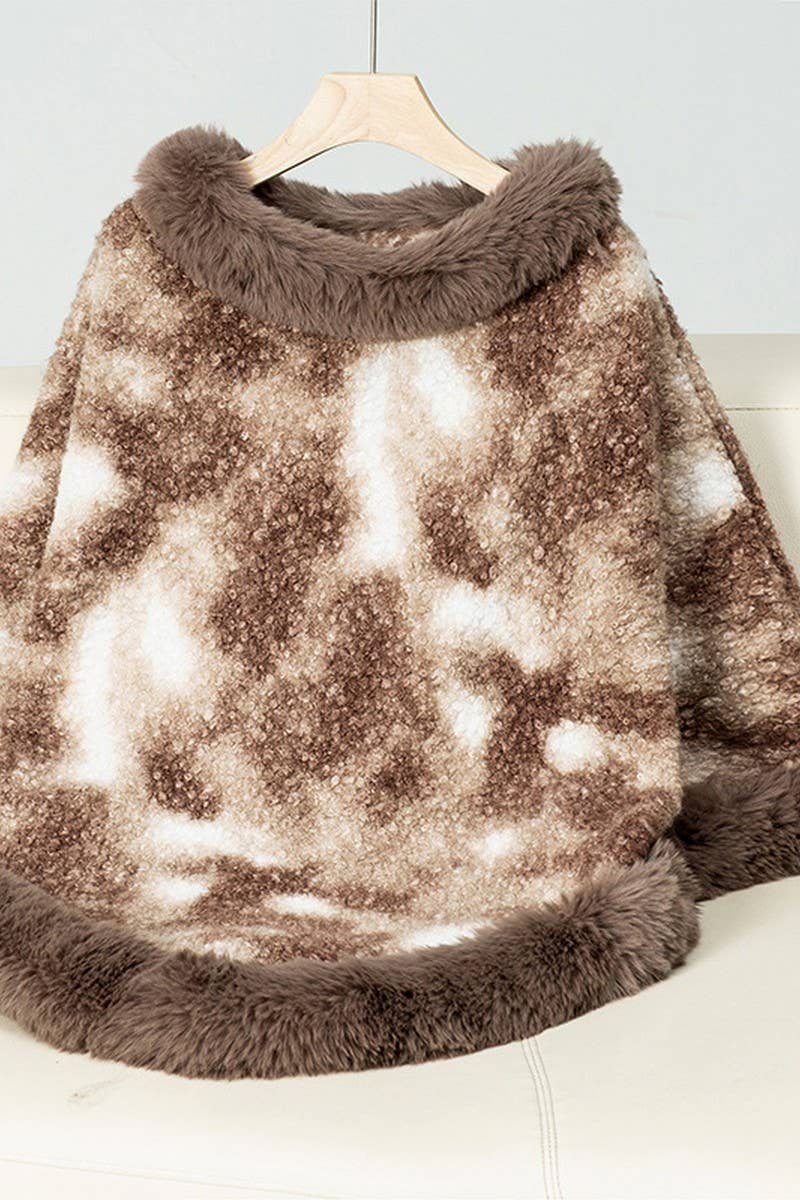 CWOSWS0092_LEOPARD PRINT KNITTED CAPE WITH FUR COLLAR