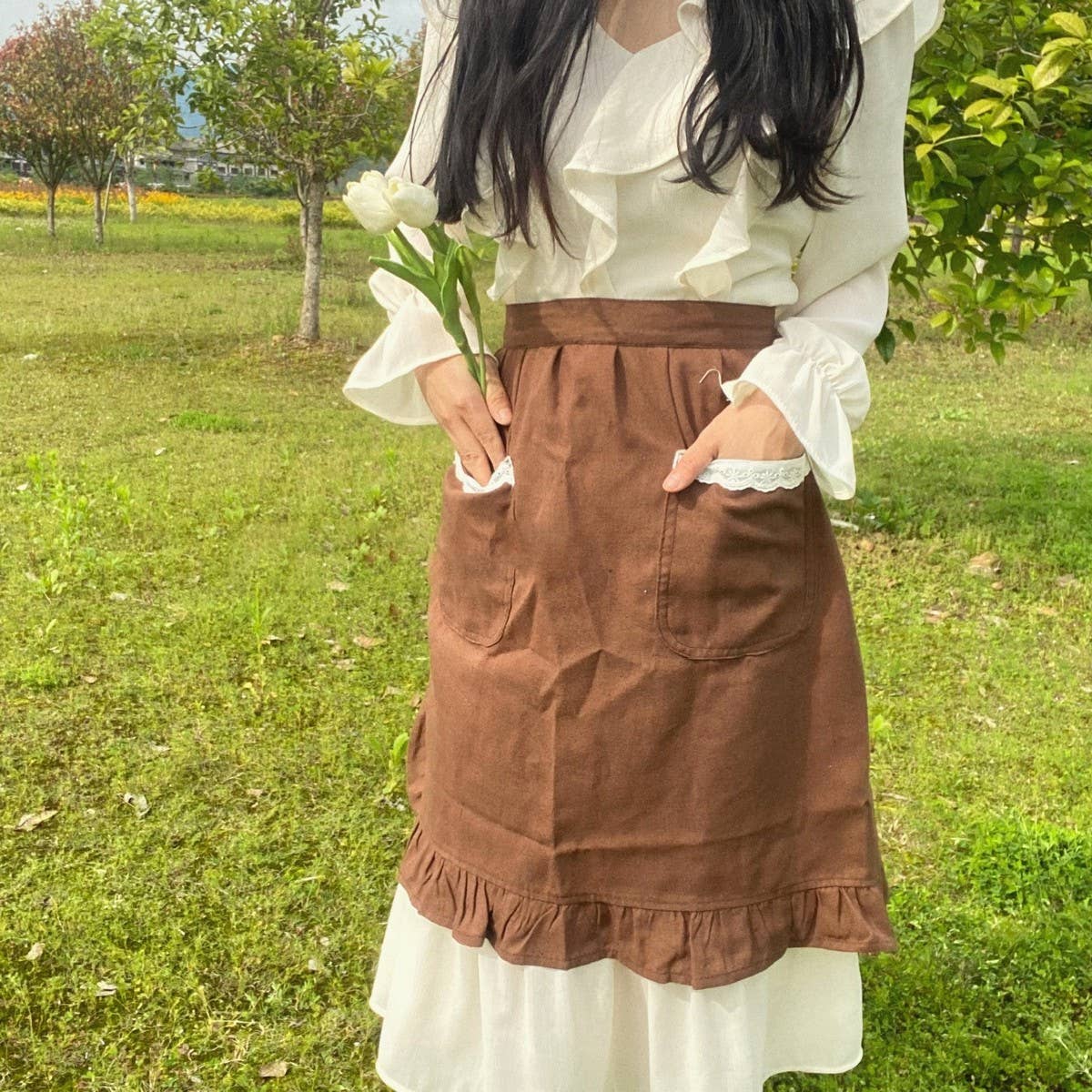 HALF-LENGTH LINEN COTTON AND LINEN LACE APRON