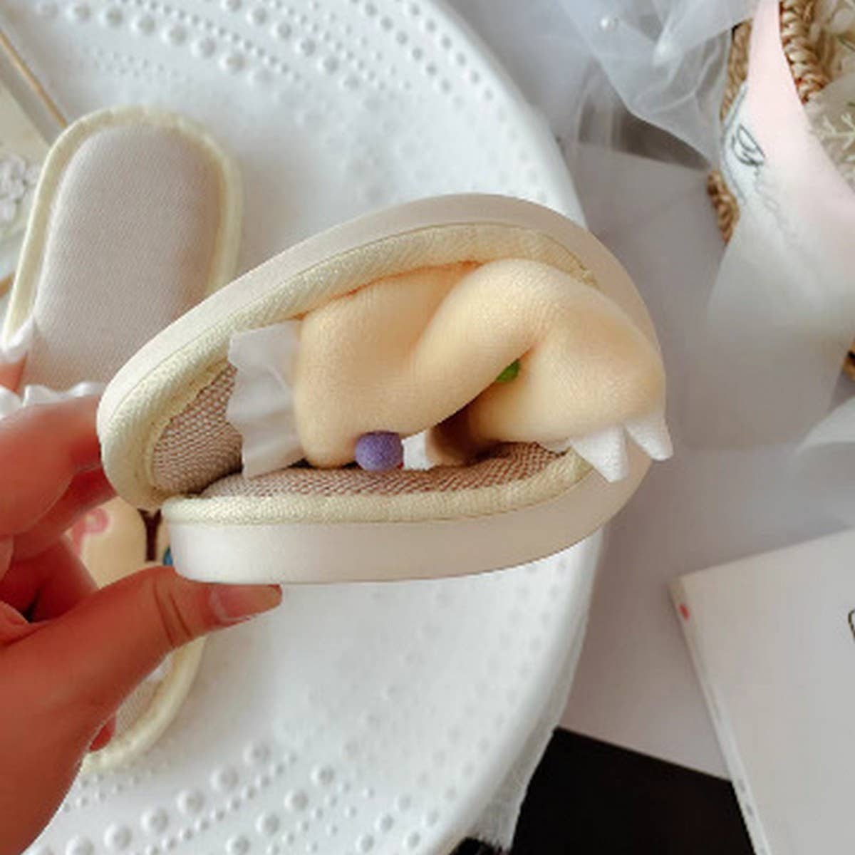 EMBROIDERED LITTLE GIRL LINEN SLIPPERS FOR WOMEN