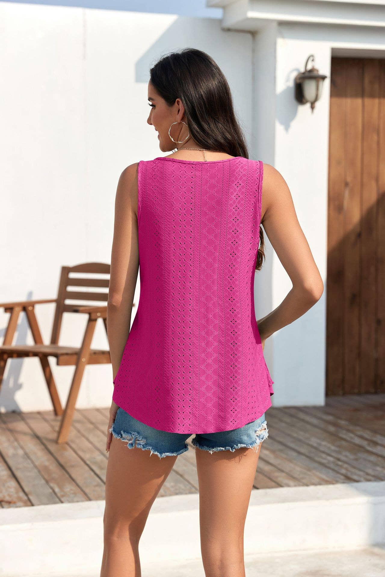 Round neck sleeveless solid color hollow vest