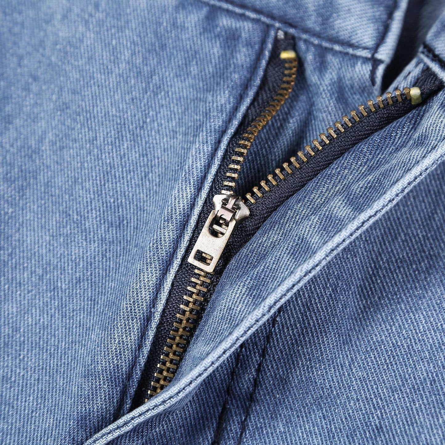 High-waisted, loose and wide-leg basic jeans