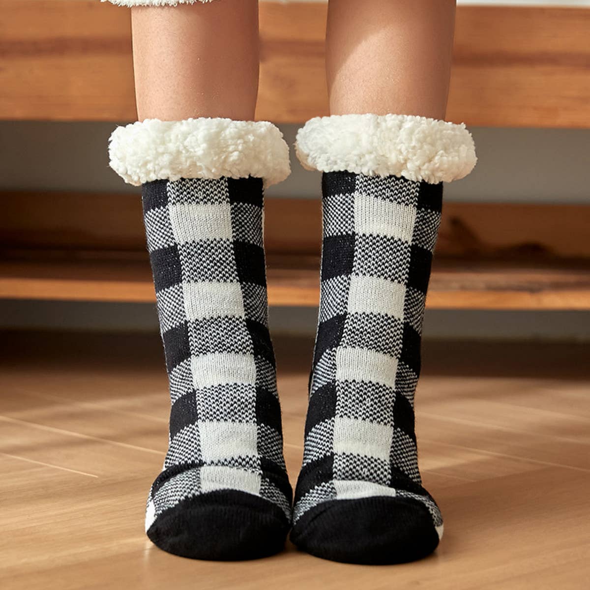 WARM CHRISTMAS PLAID PLUSH INDOOR SLIPPERS