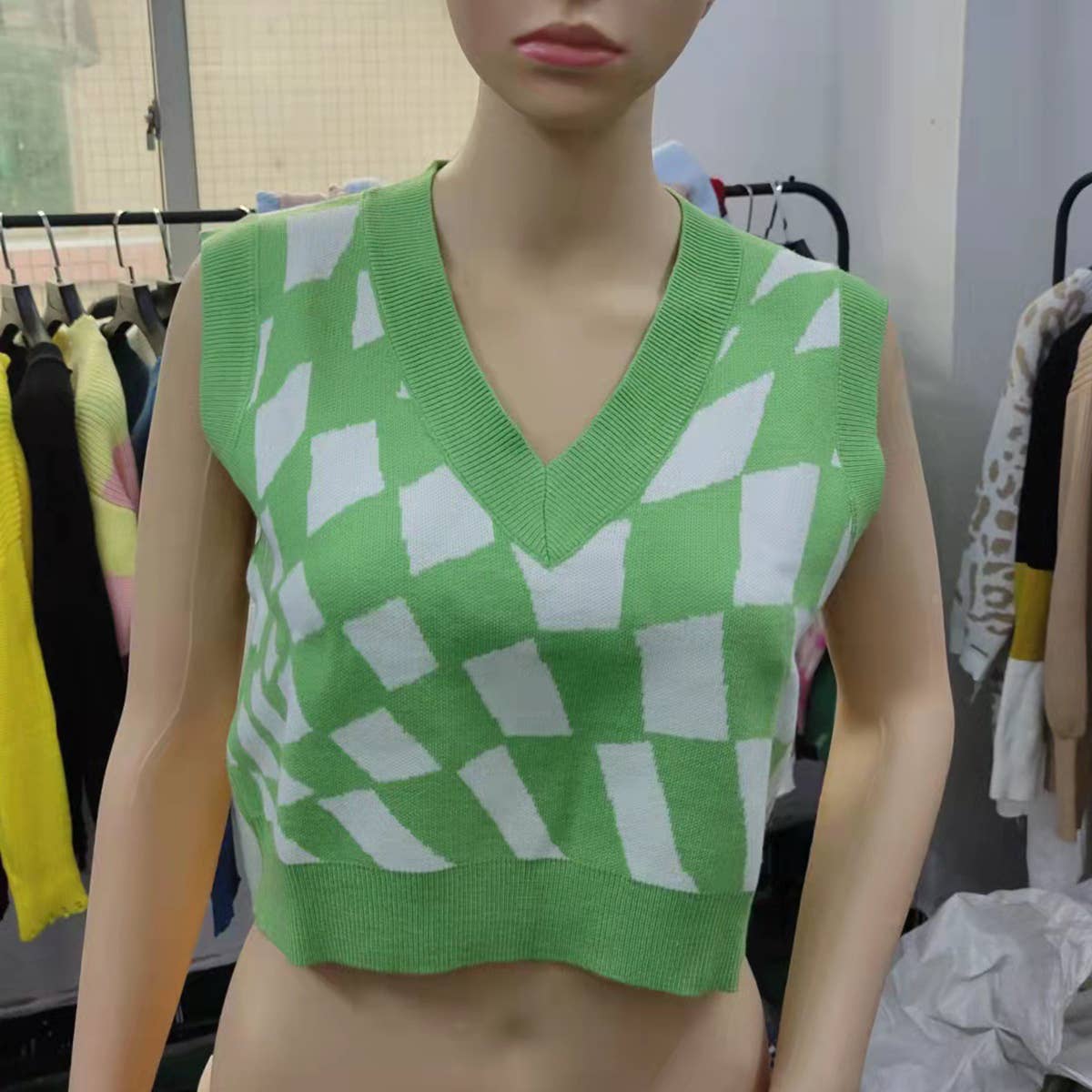 V-NECK KNITTED RHOMBOID MATCHING SHORT VEST STRAP