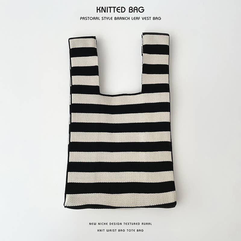 Heart-shaped color-blocked knitted handbag