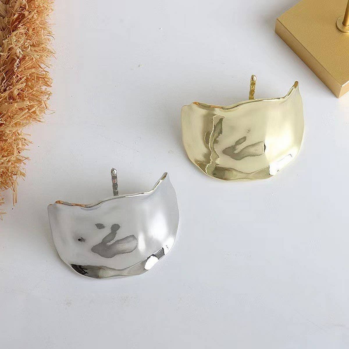 2024 CONCAVE AND CONVEX LAVA INSERT HAIRPIN_CWAHA2656