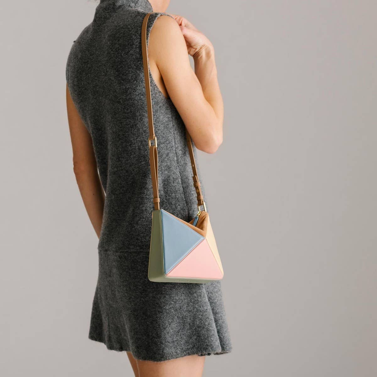 TRIANGULAR RHOMBUS STITCHING FOLDING SHOULDER BAG_CWAB1933