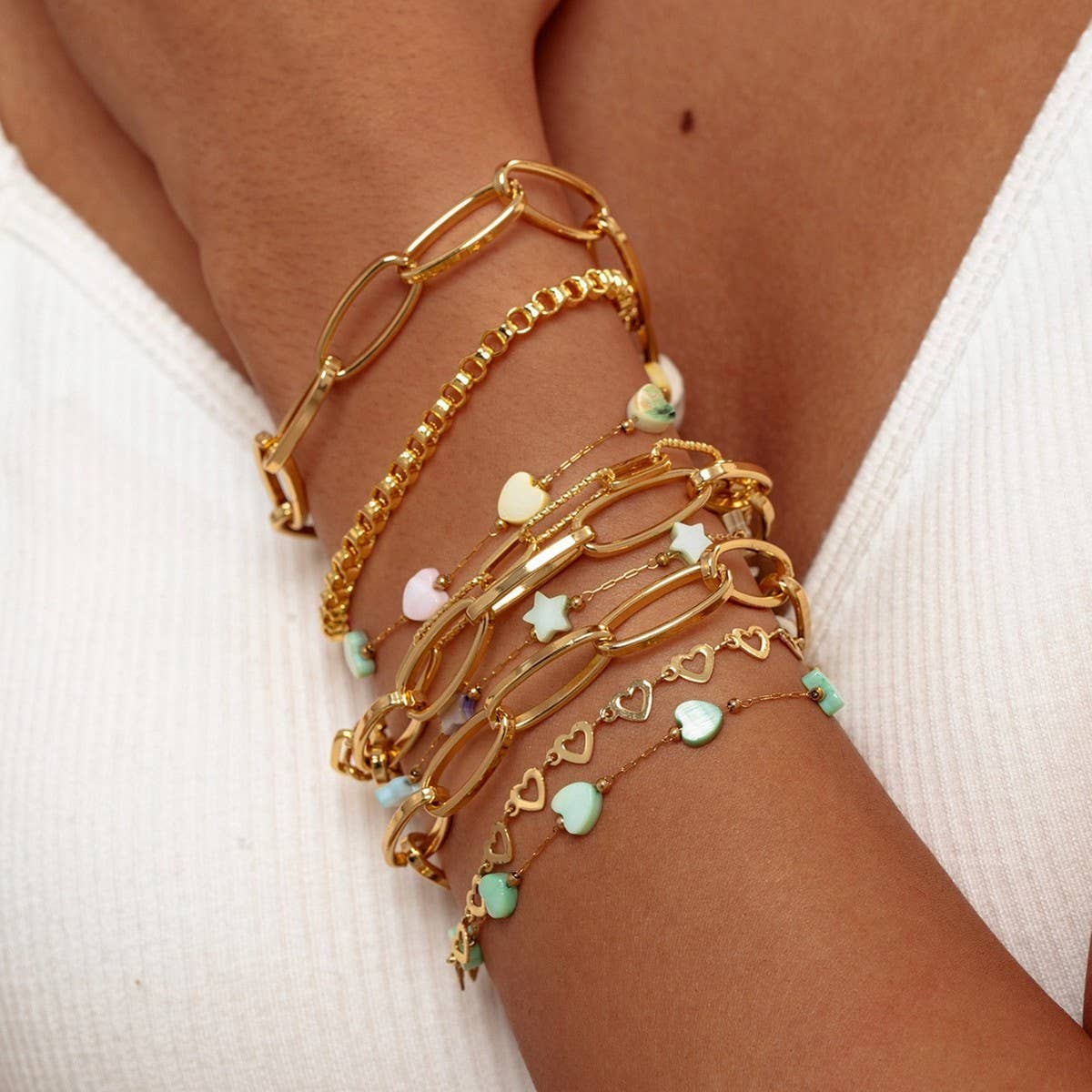 PAPERCLIP CHAIN MULTI-LAYERED HEART SHELL BRACELET_CWMM3734