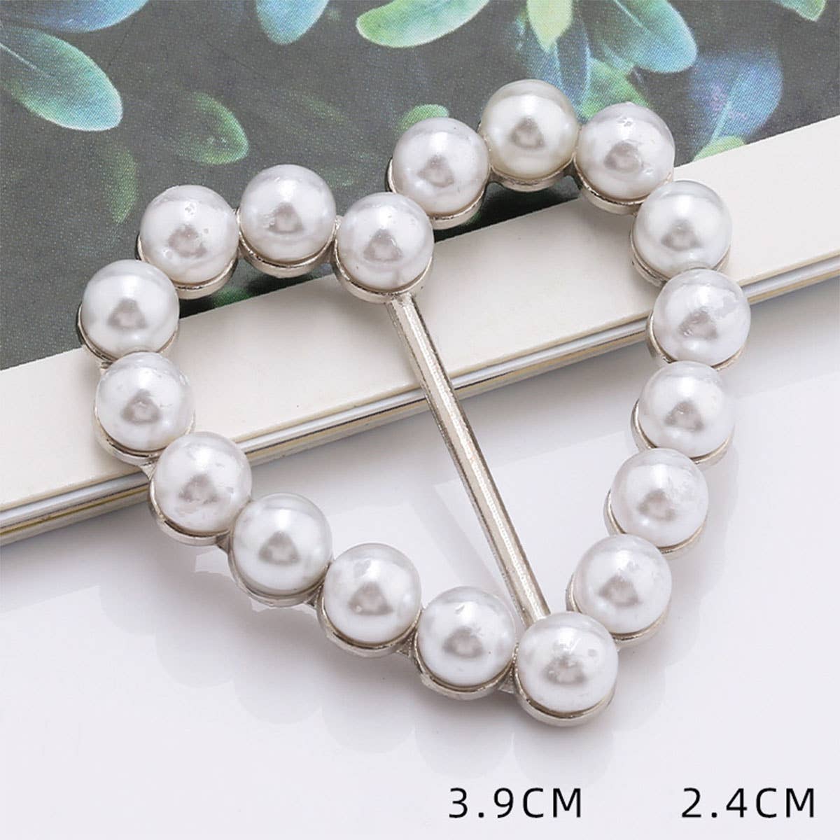 HEART-SHAPED METAL PEARL INLAID SCARF RING