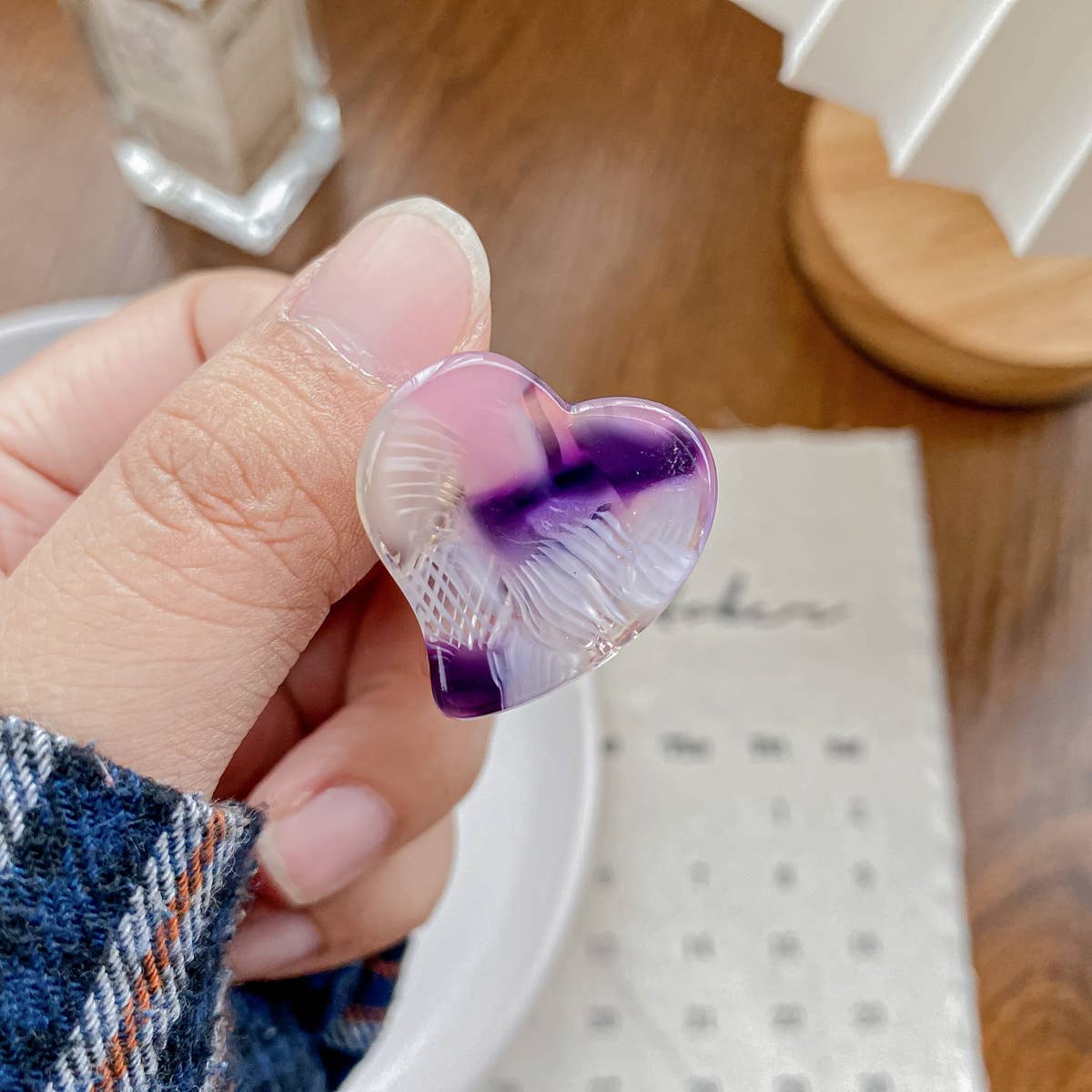 Cute acetic acid heart-shaped small clipper