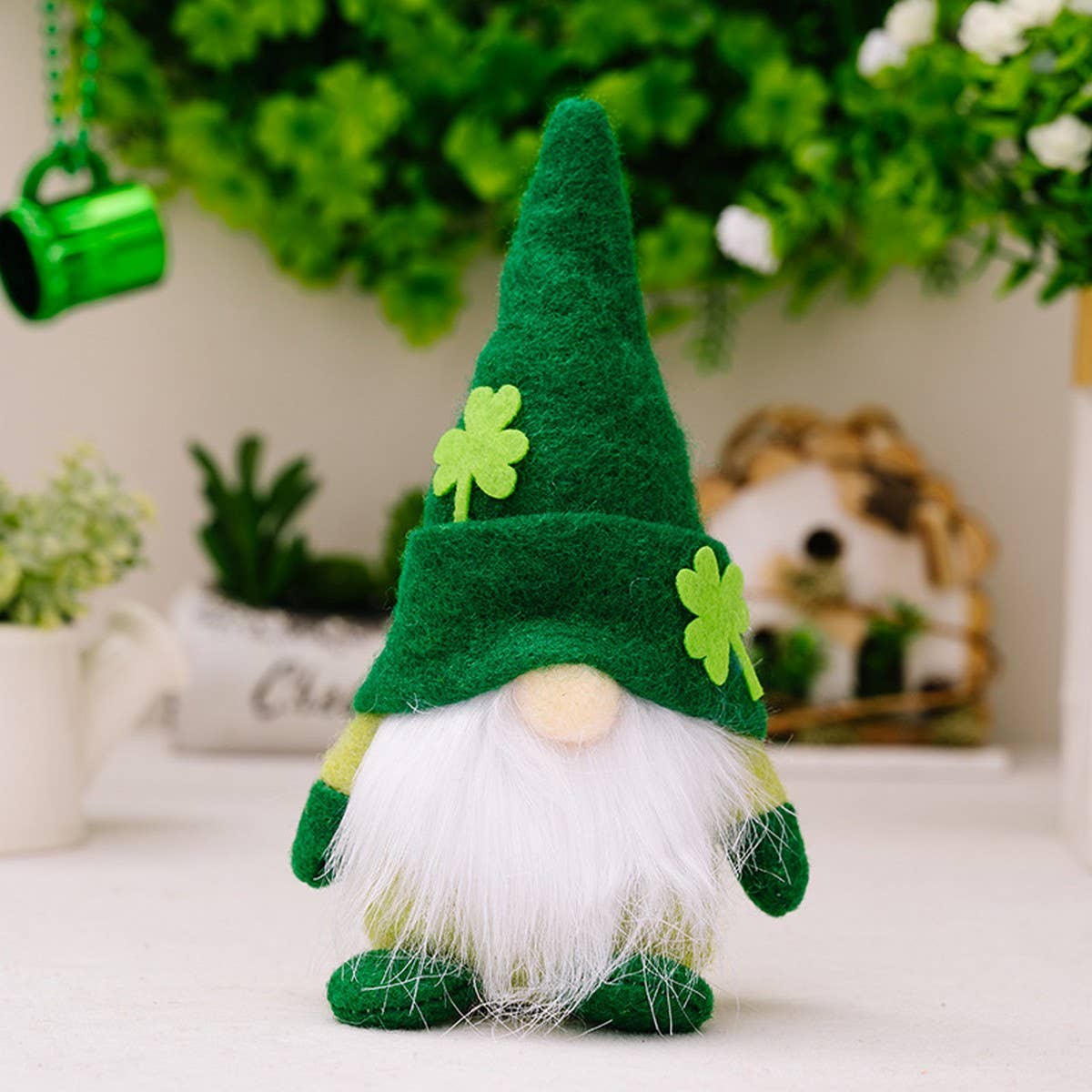 CWMM10348_ST. PATRICKS GNOME SHAMROCK DOLL DECORATION