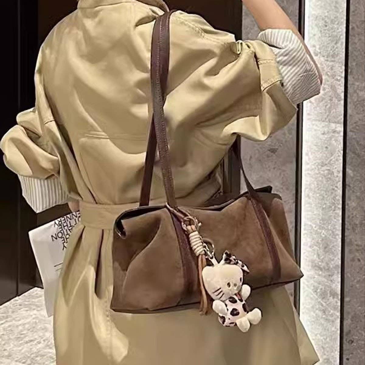 SUEDE AND MATTE COWHIDE SIMPLE SHOULDER BAG_CWAB4120